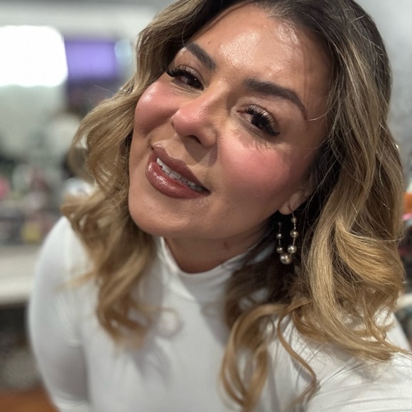 Meet your Posher, Veronica - Picture 2 of 2